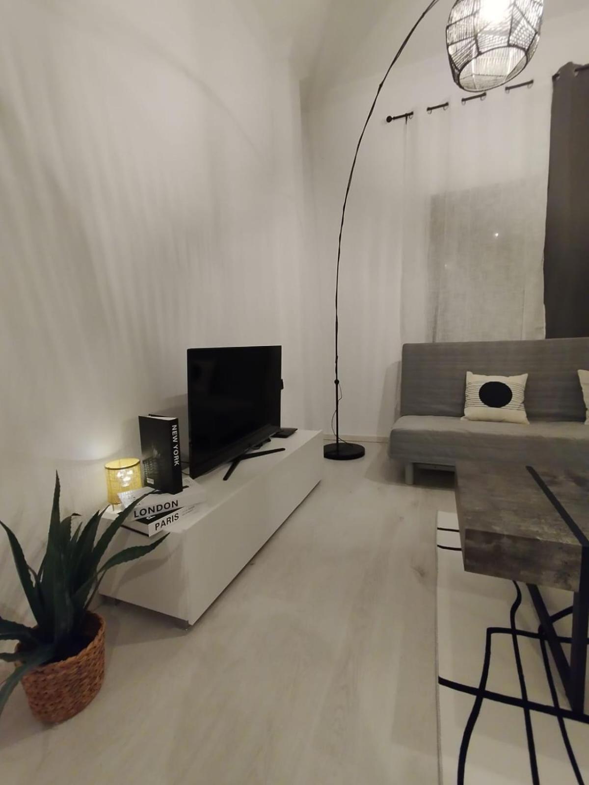 Black N' White Cozy Housegarden Александруполис Екстериор снимка